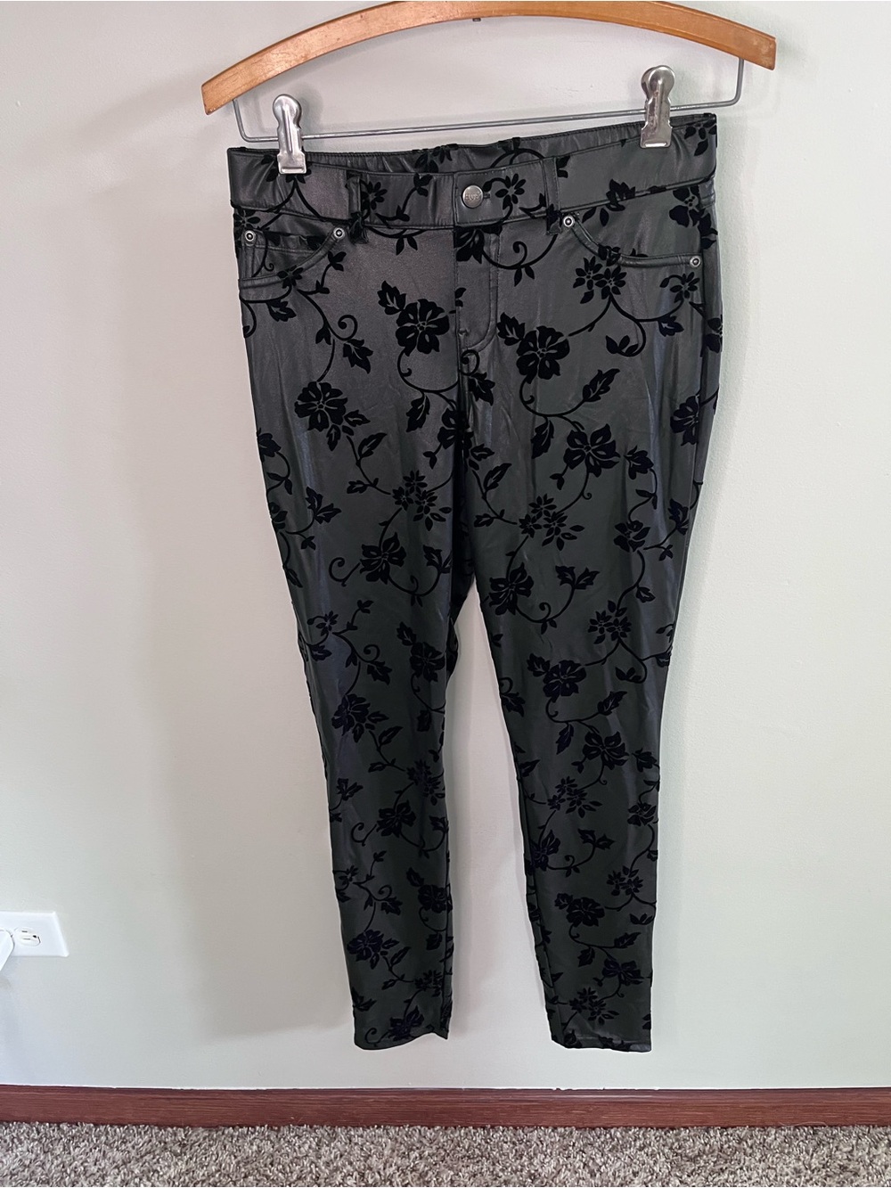 Hue Flocked Leatherette Leggings Black Floral Faux Leather Pants U17221 Small‎